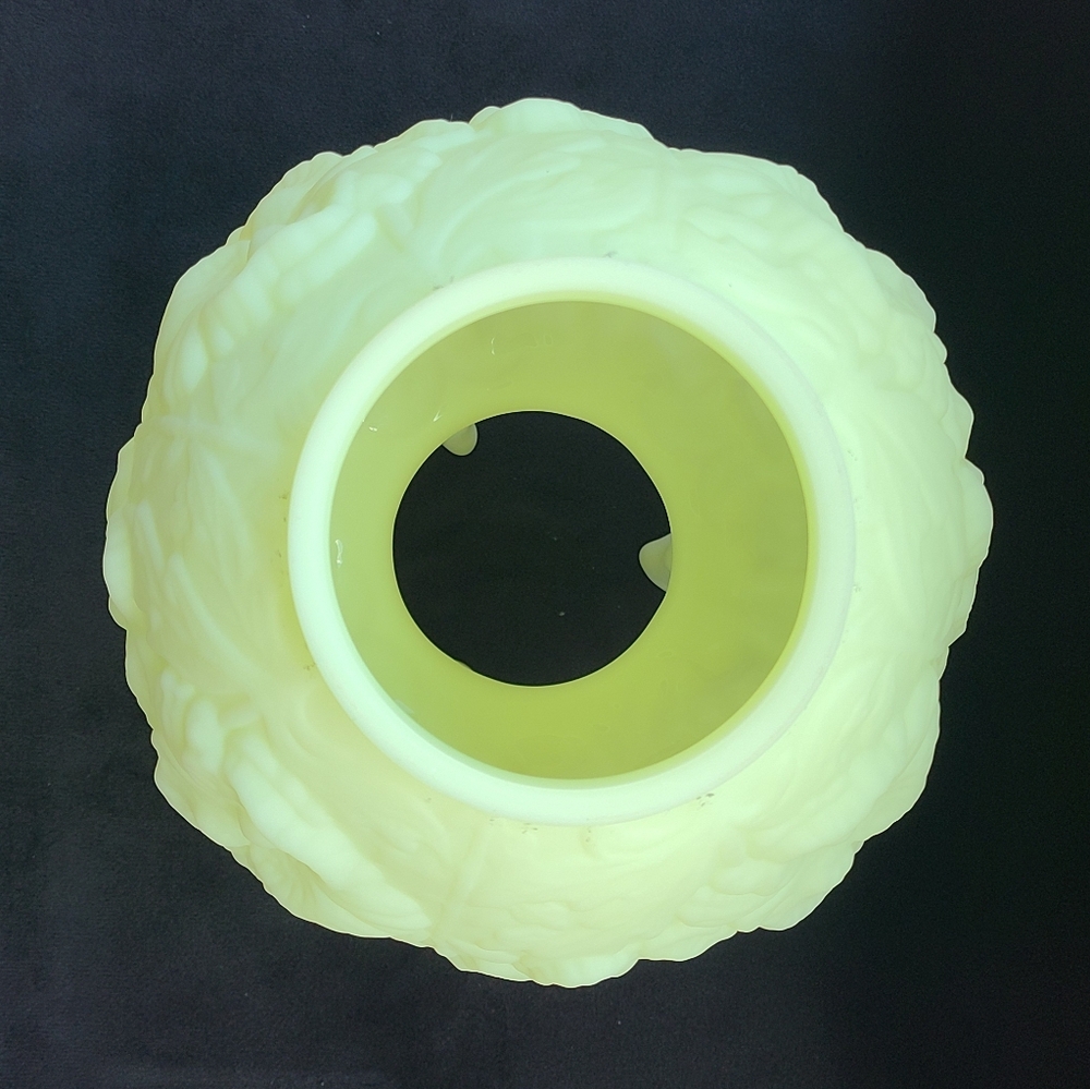 Fenton Poppy Lamp Shade Custard Uranium - Picture 6 of 7
